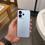Vivo_X300_FE_in_hand