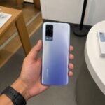 Vivo_Y51_Pro_in_hand
