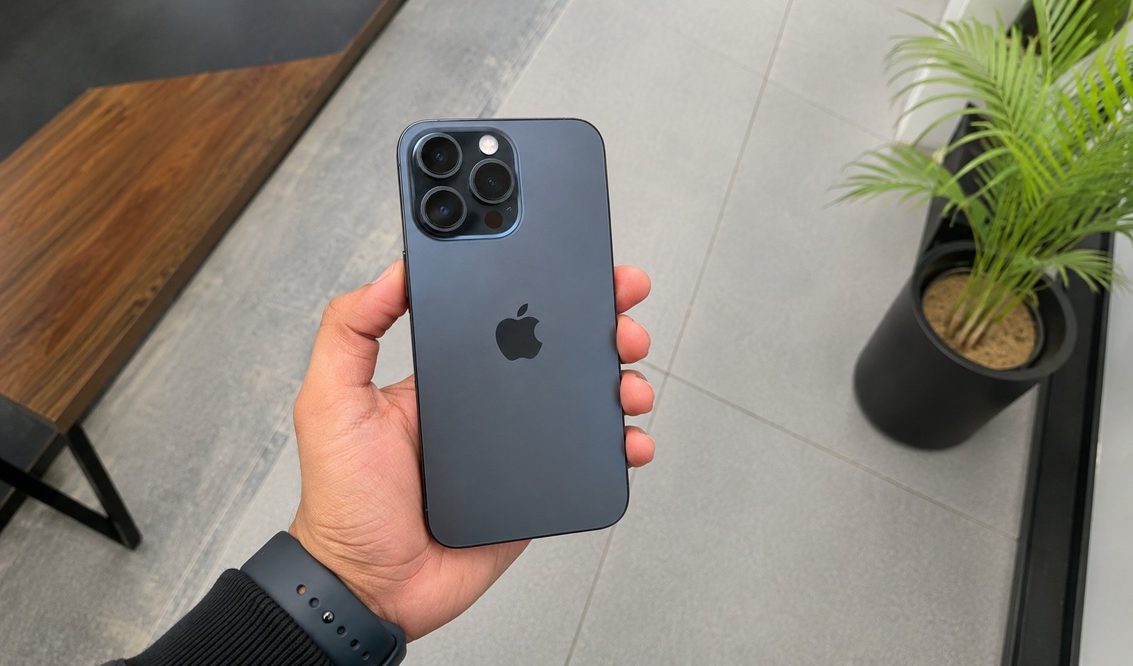 iPhone_15_Pro_Max_In_Hand_Wide